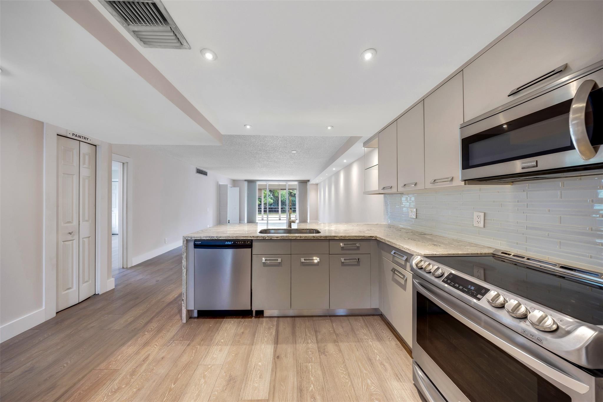 No 86 Palm-Aire Country C - Residential Lease