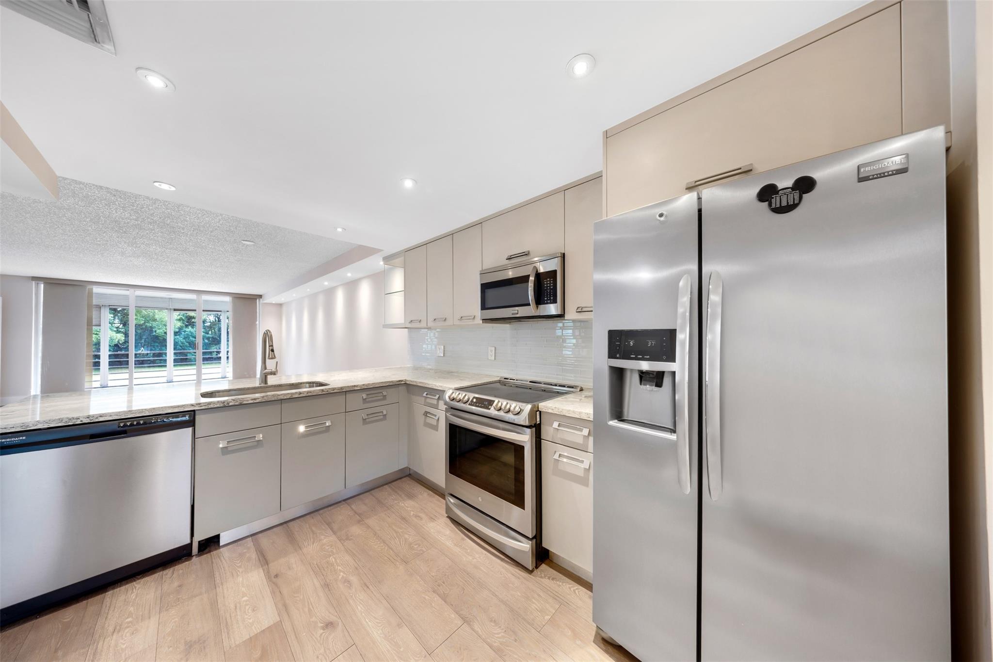 No 86 Palm-Aire Country C - Residential Lease