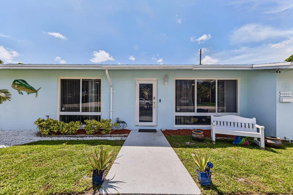 Photo of 1419 SE 1ST Way, Deerfield Beach, FL 33441 (MLS # B26063693)