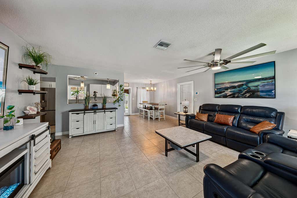 Photo of 1419 SE 1ST Way, Deerfield Beach, FL 33441 (MLS # B26063693)