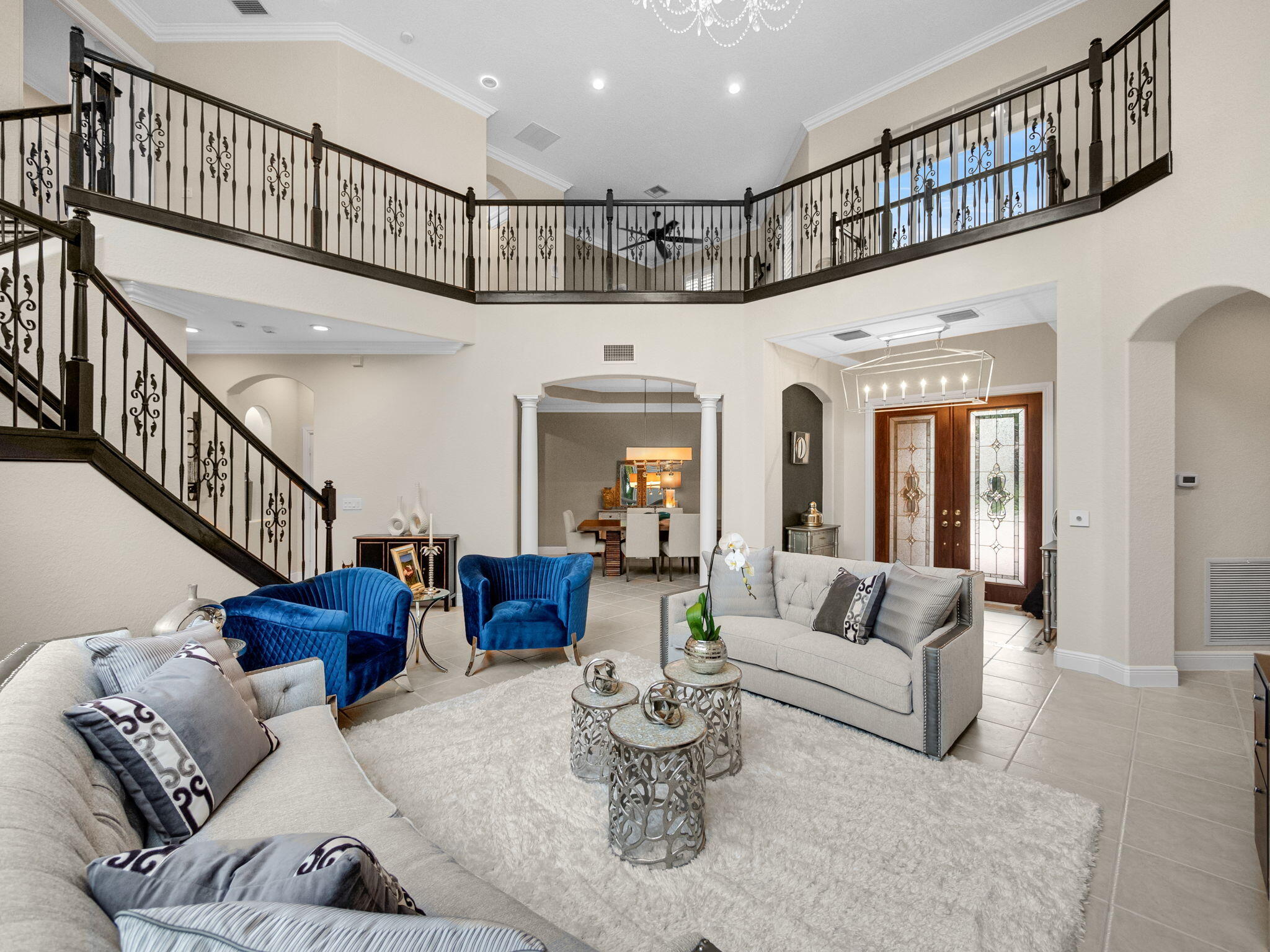 10698 Versailles Boulevard
