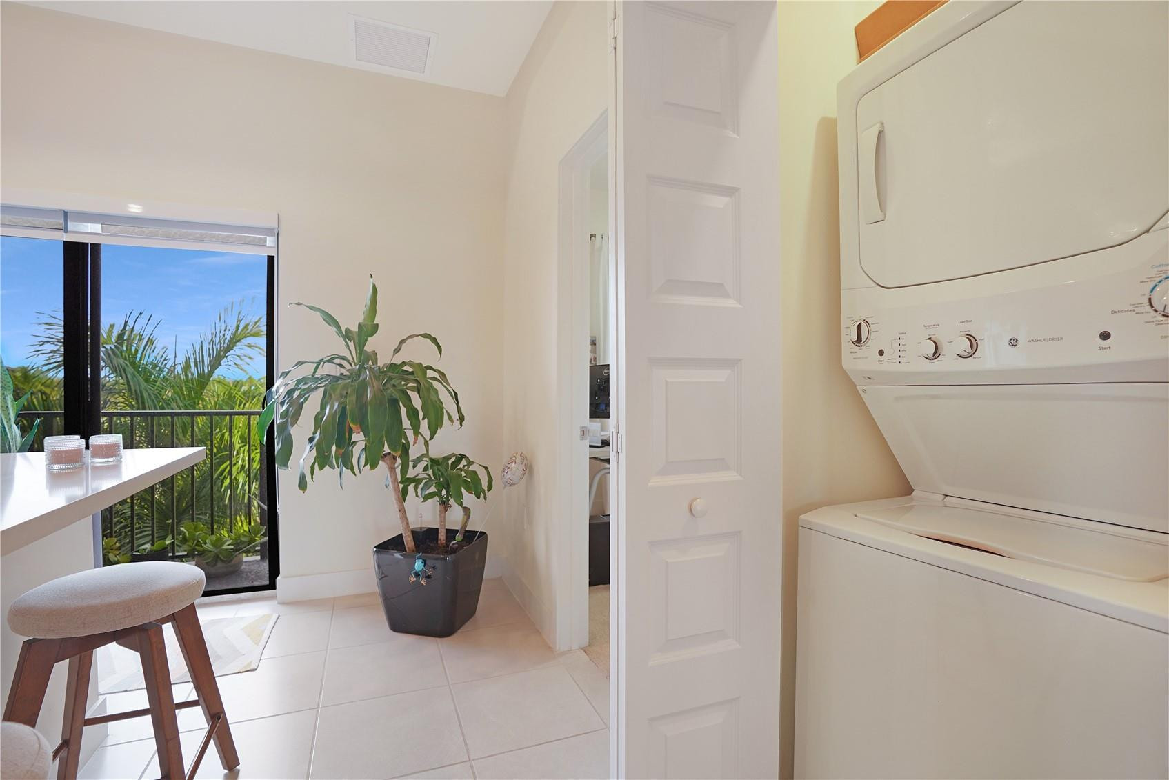 APEX AT PARK CENTRAL COND - Residential Lease