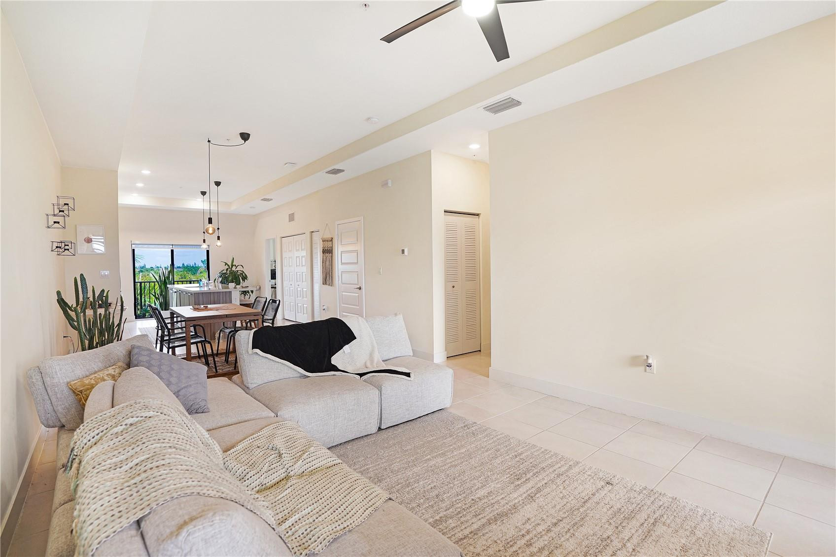 APEX AT PARK CENTRAL COND - Residential Lease