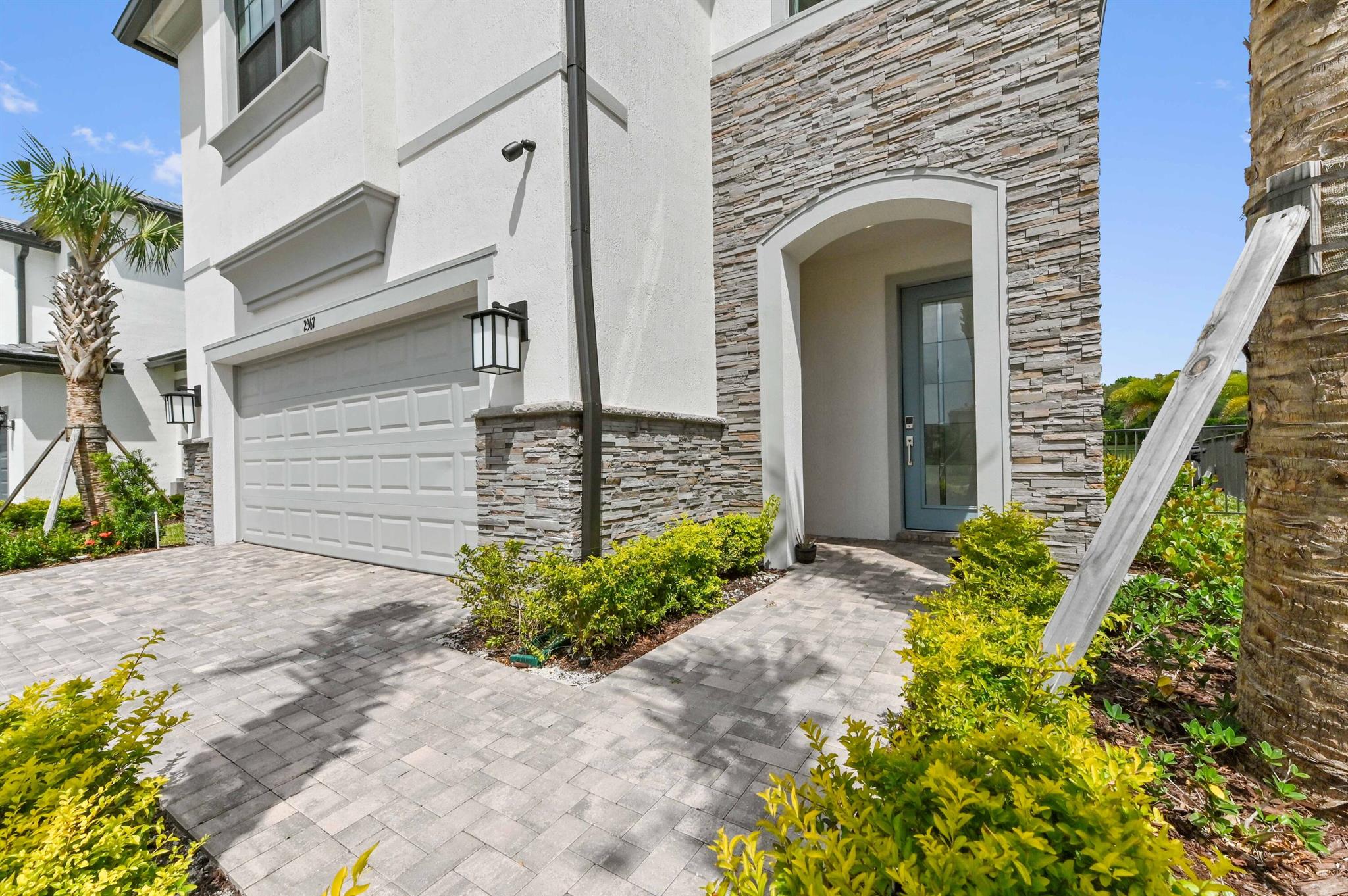 2367 Rollingwood Court