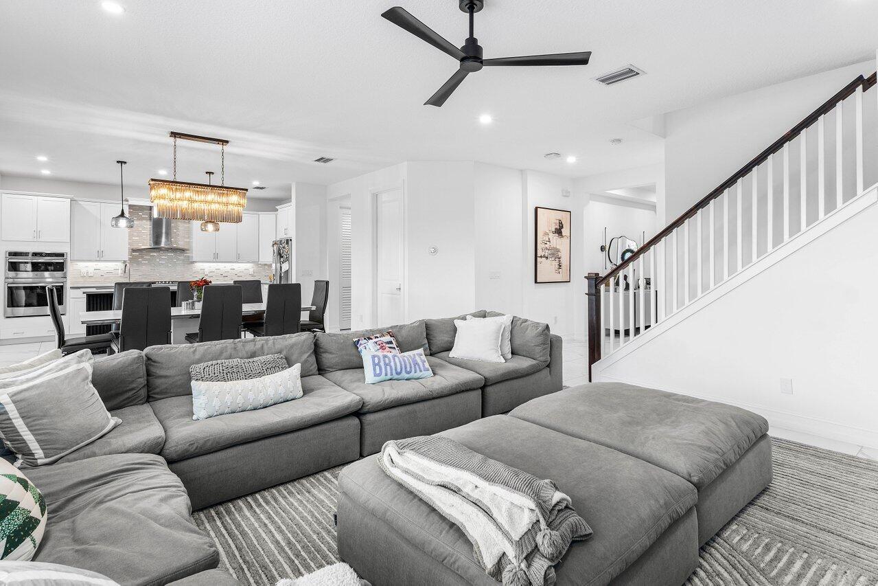 PALM MEADOWS ESTATES - Residential