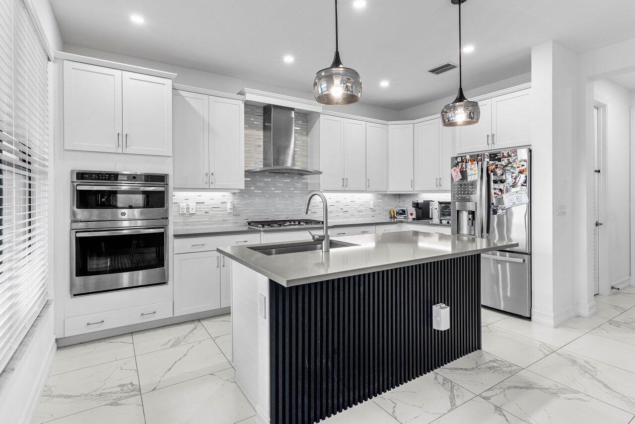 PALM MEADOWS ESTATES - Residential