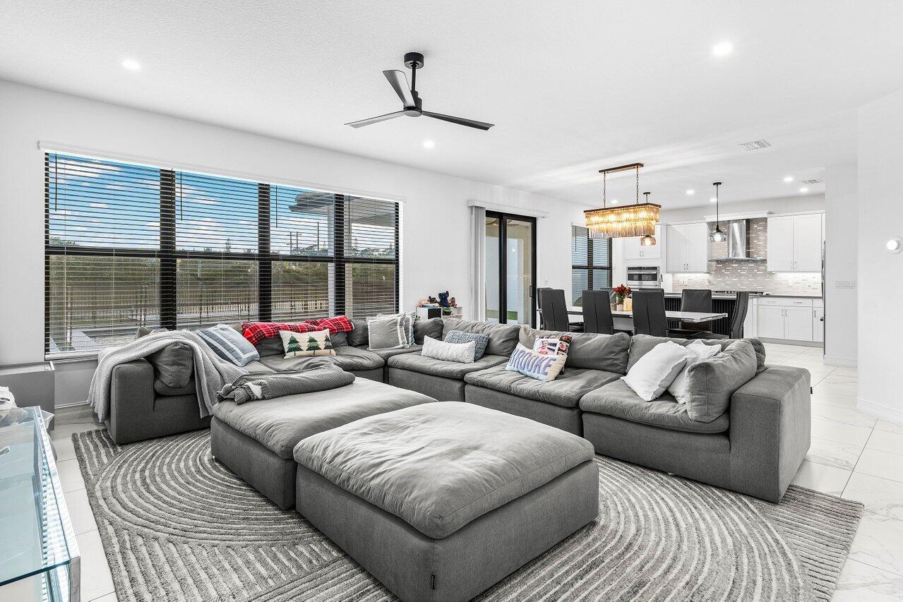 PALM MEADOWS ESTATES - Residential