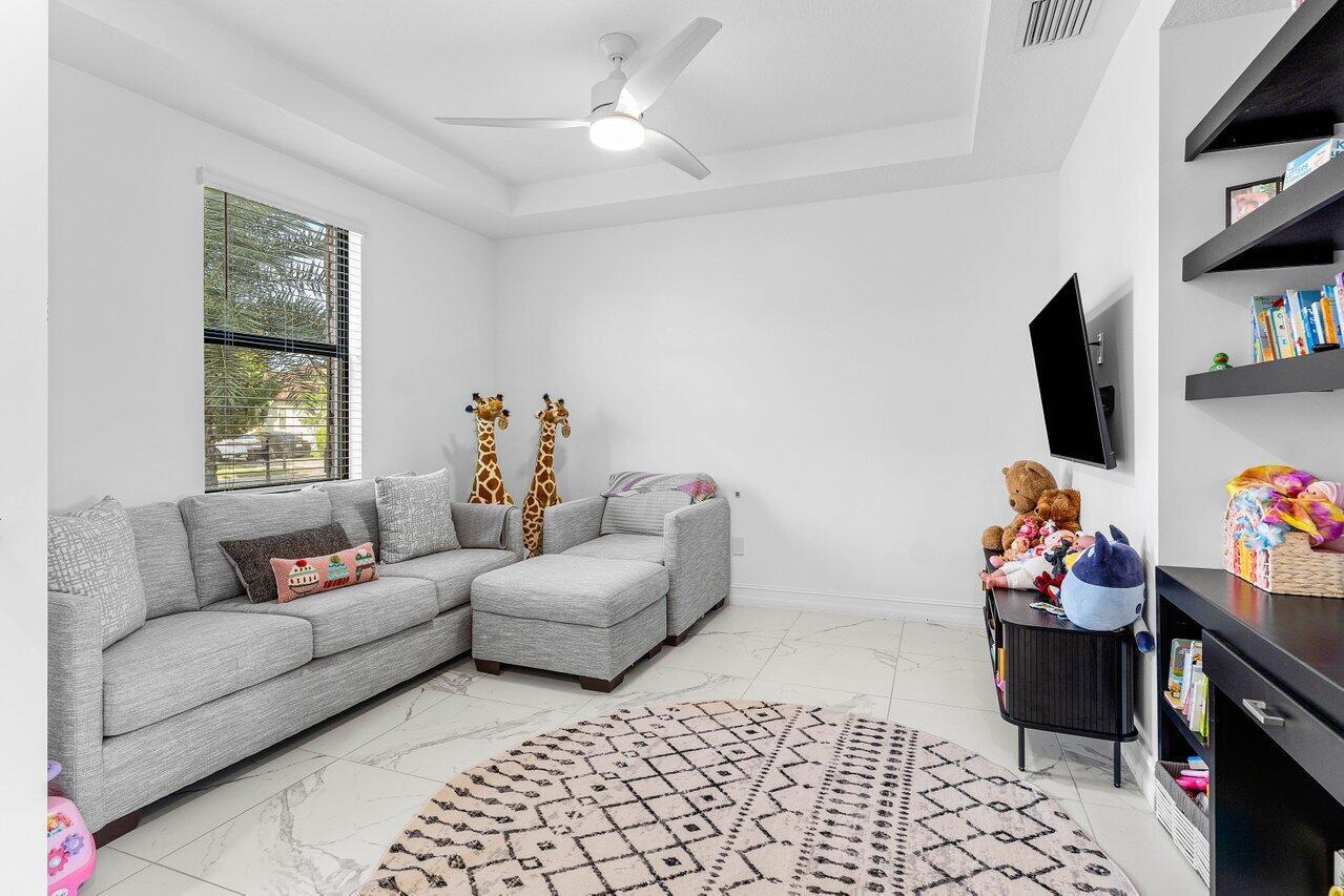 PALM MEADOWS ESTATES - Residential