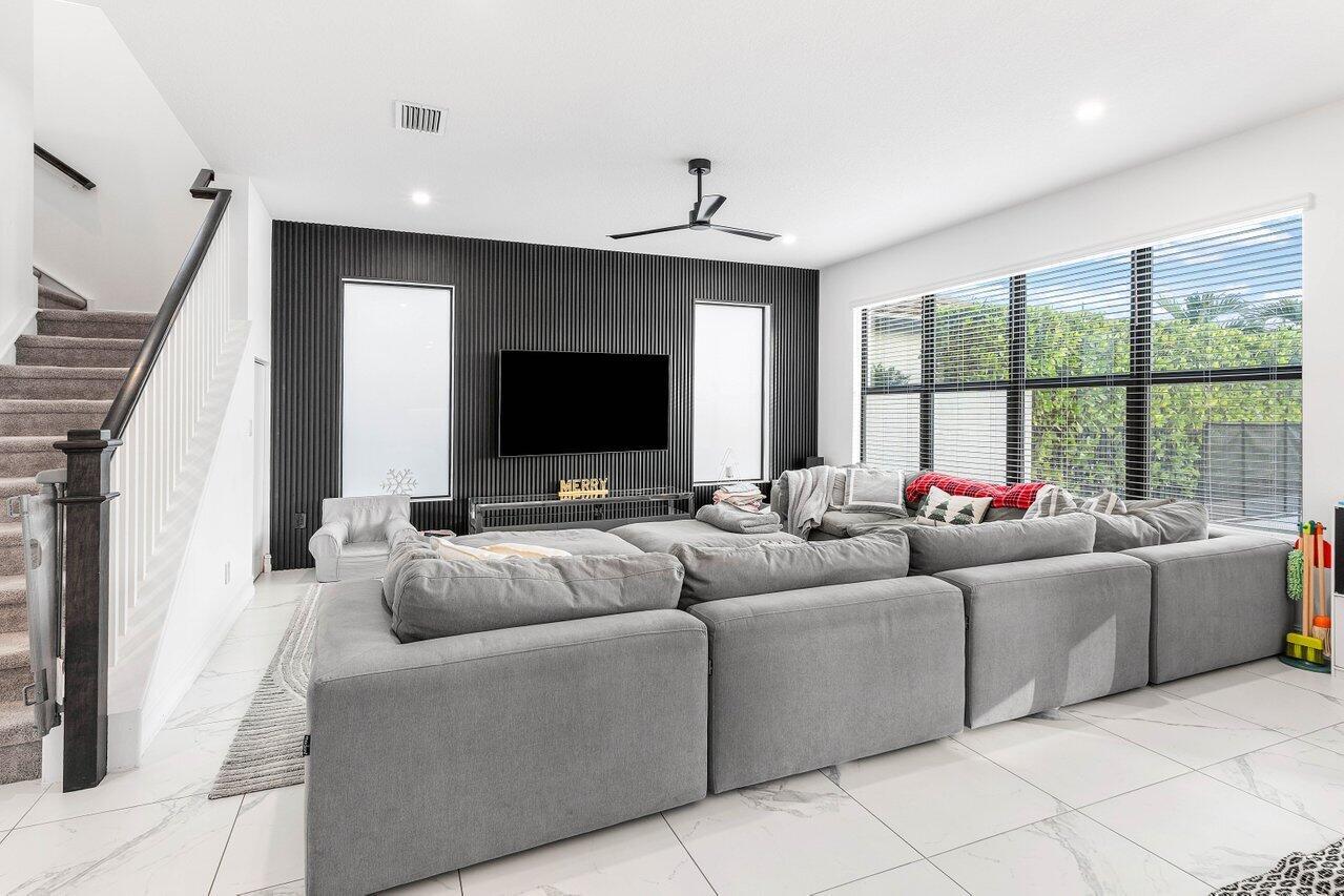 PALM MEADOWS ESTATES - Residential