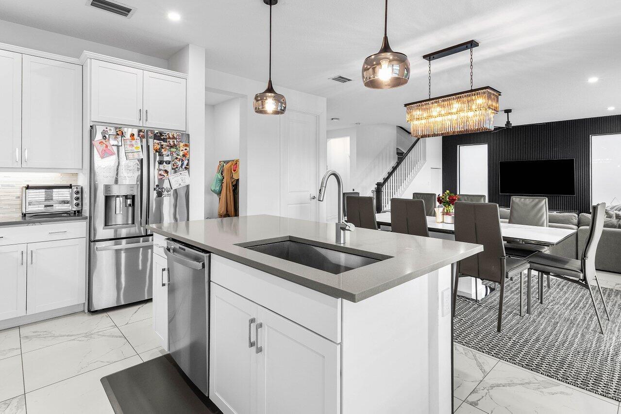 PALM MEADOWS ESTATES - Residential