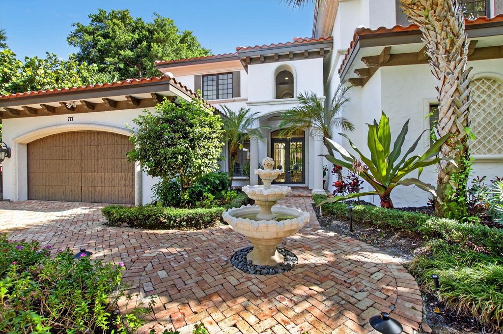 Photo of 717 NW 4th Street, Boca Raton, FL 33486 (MLS # R11102041)