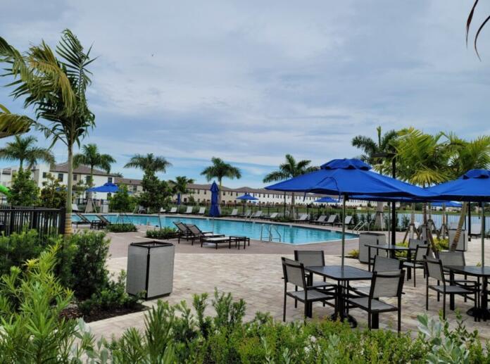 Beautiful 3 bedroom / 2.5 Bath Townhouse in Via Ventura in highly sought after location close to Aventura Mall, beaches, Shopping and Entertainment.