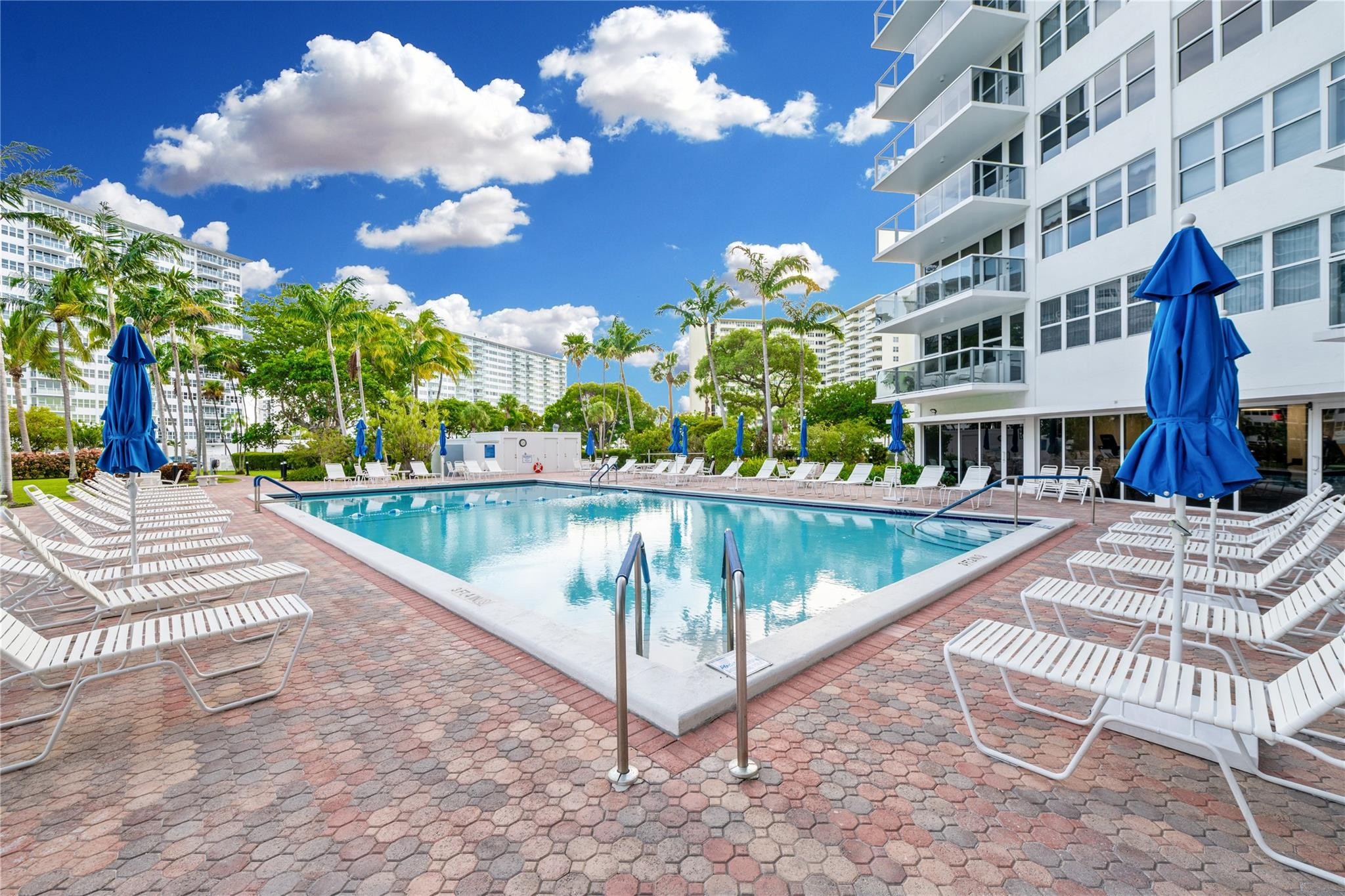 Coral Ridge Towers East - Residential