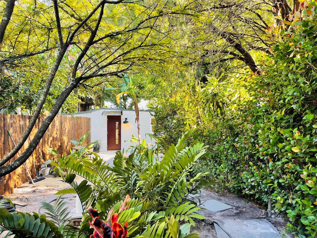 Photo of 1028 NE 36th Street #Cottage, Oakland Park, FL 33334 (MLS # F10531573)