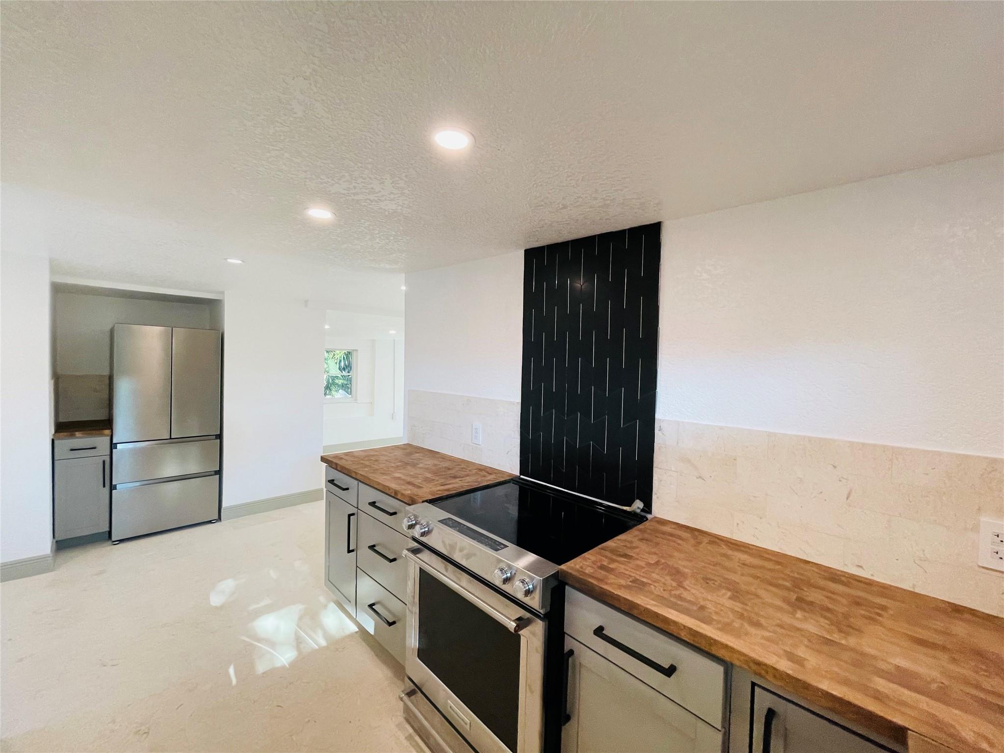Oakland Park Second Add 1 - Residential Lease