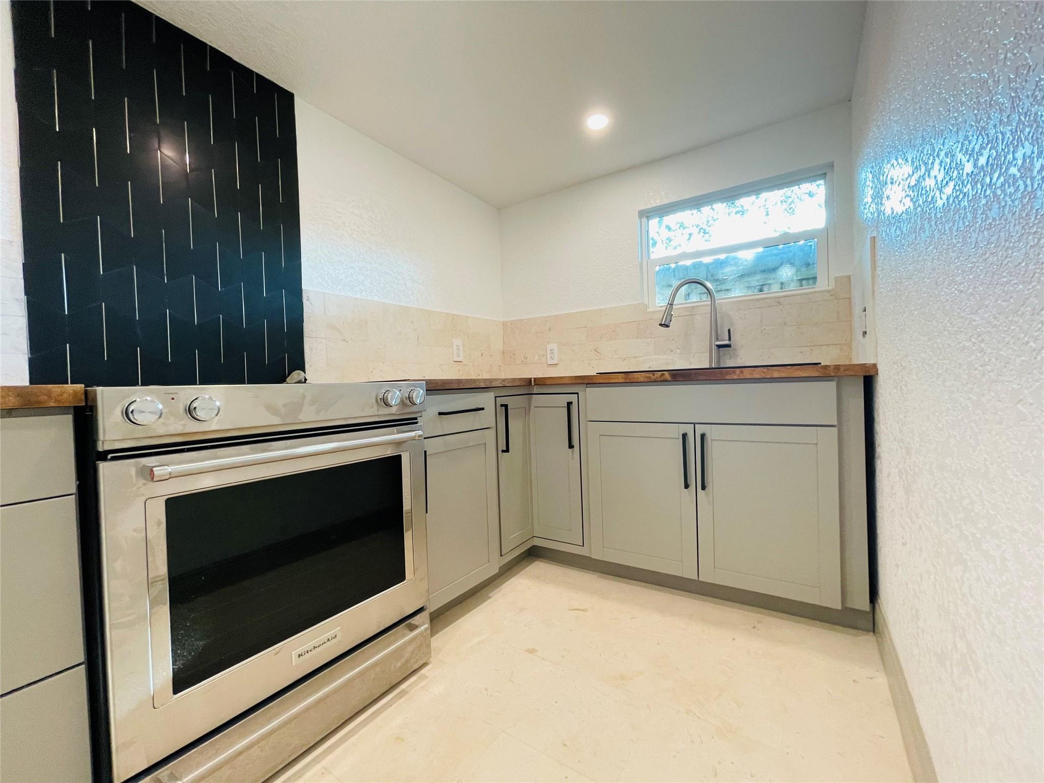Oakland Park Second Add 1 - Residential Lease