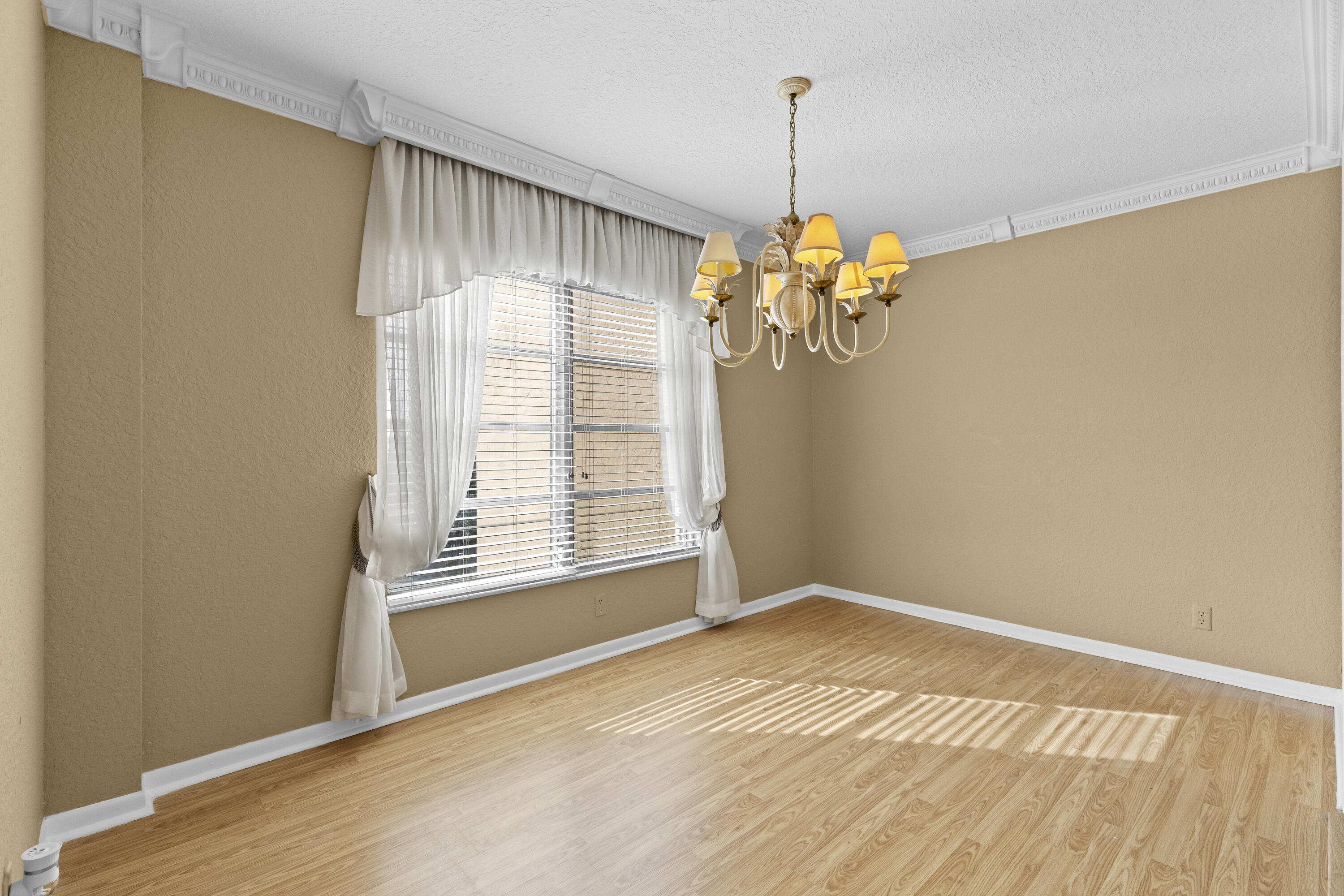 COUNTRY CLUB TOWER OF CORAL - Residential