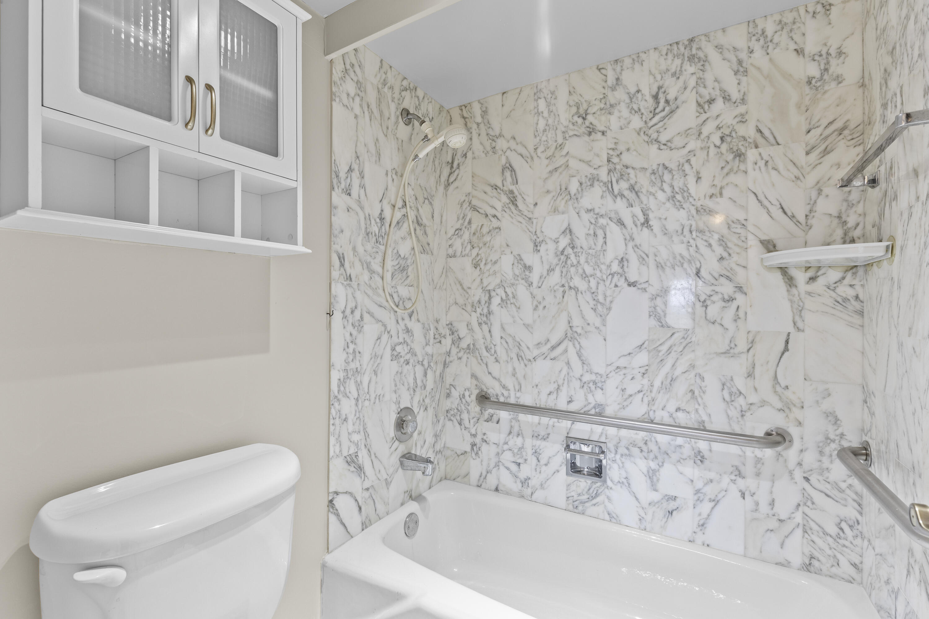 COUNTRY CLUB TOWER OF CORAL - Residential