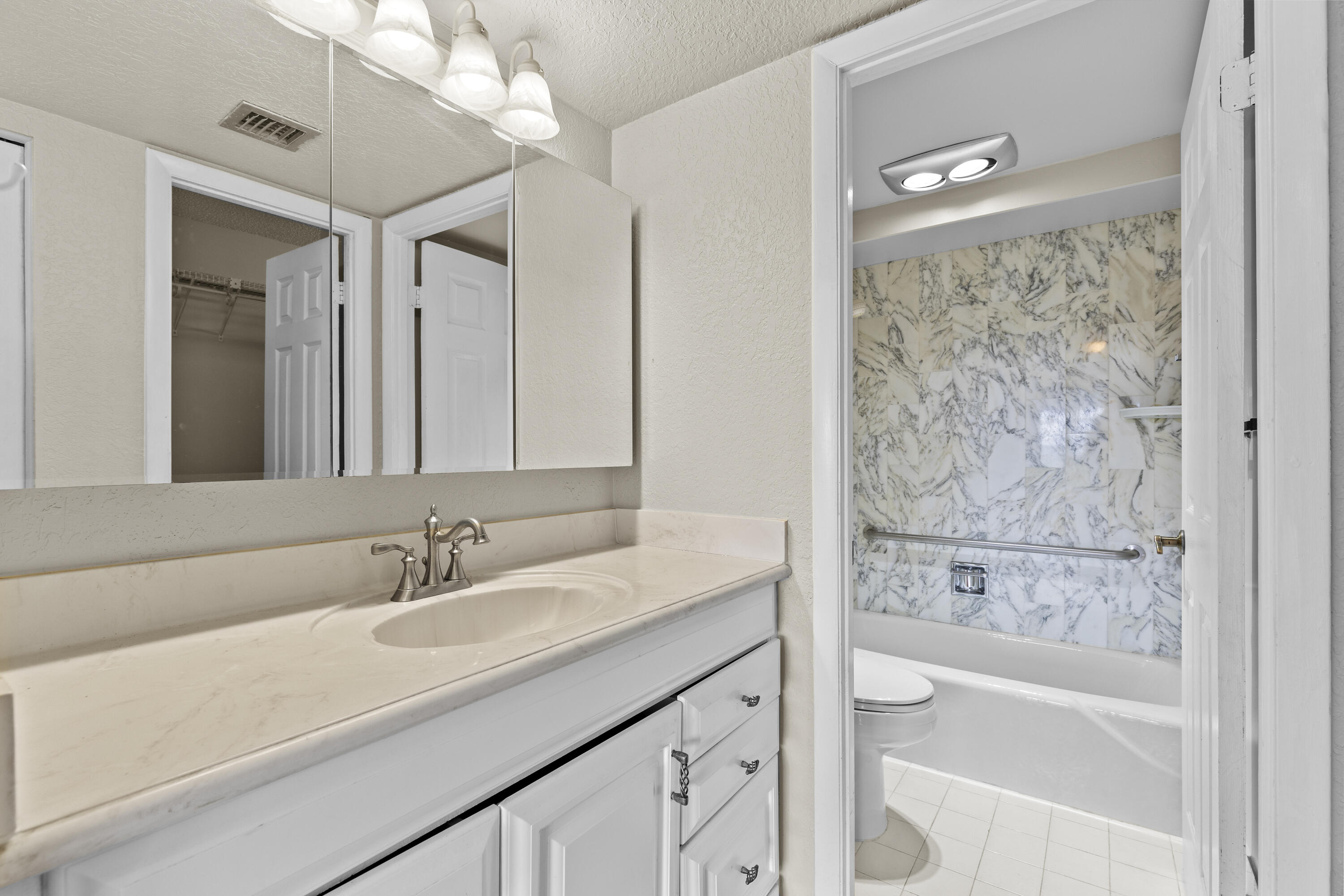 COUNTRY CLUB TOWER OF CORAL - Residential