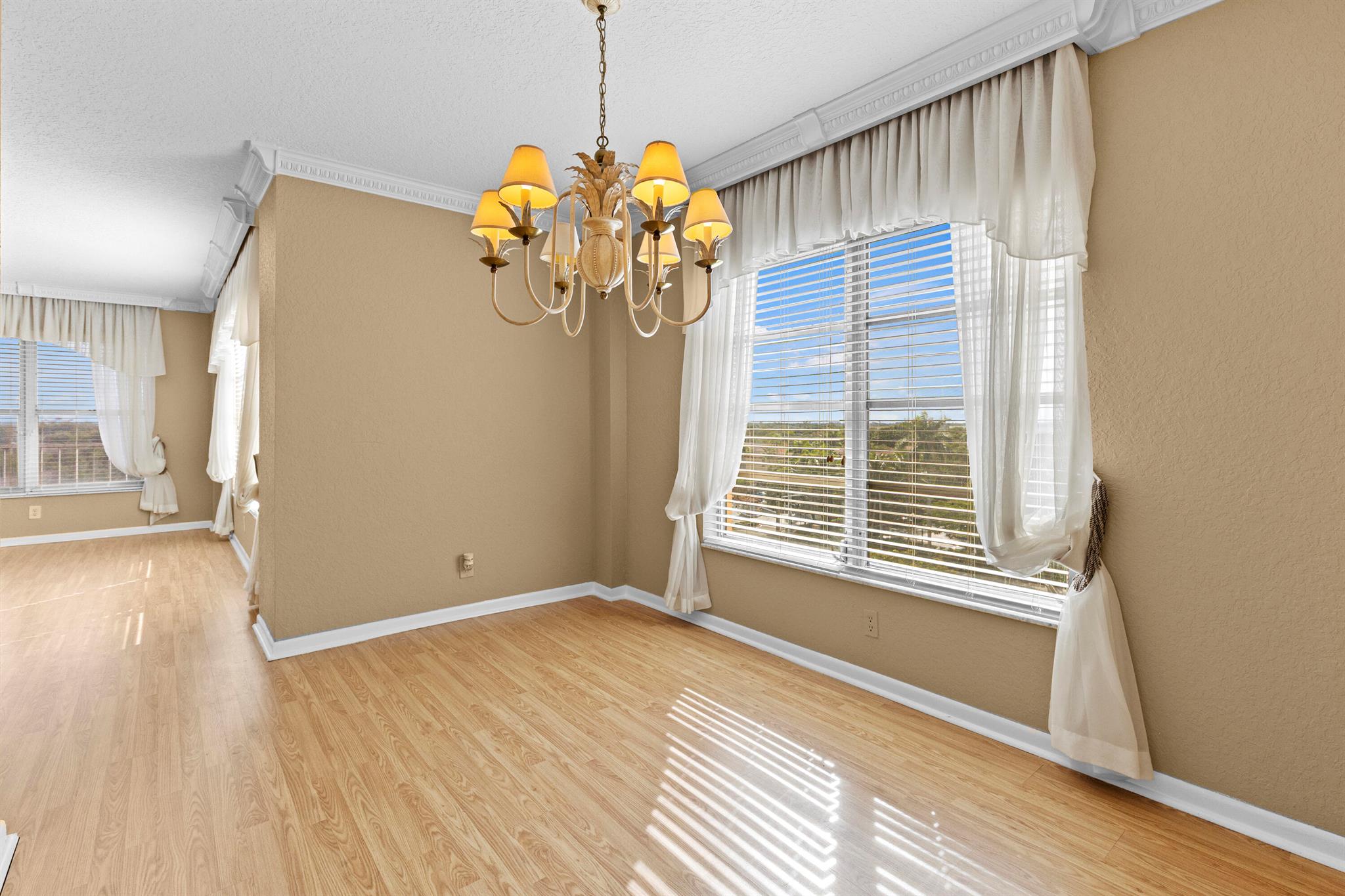 COUNTRY CLUB TOWER OF COR - Residential