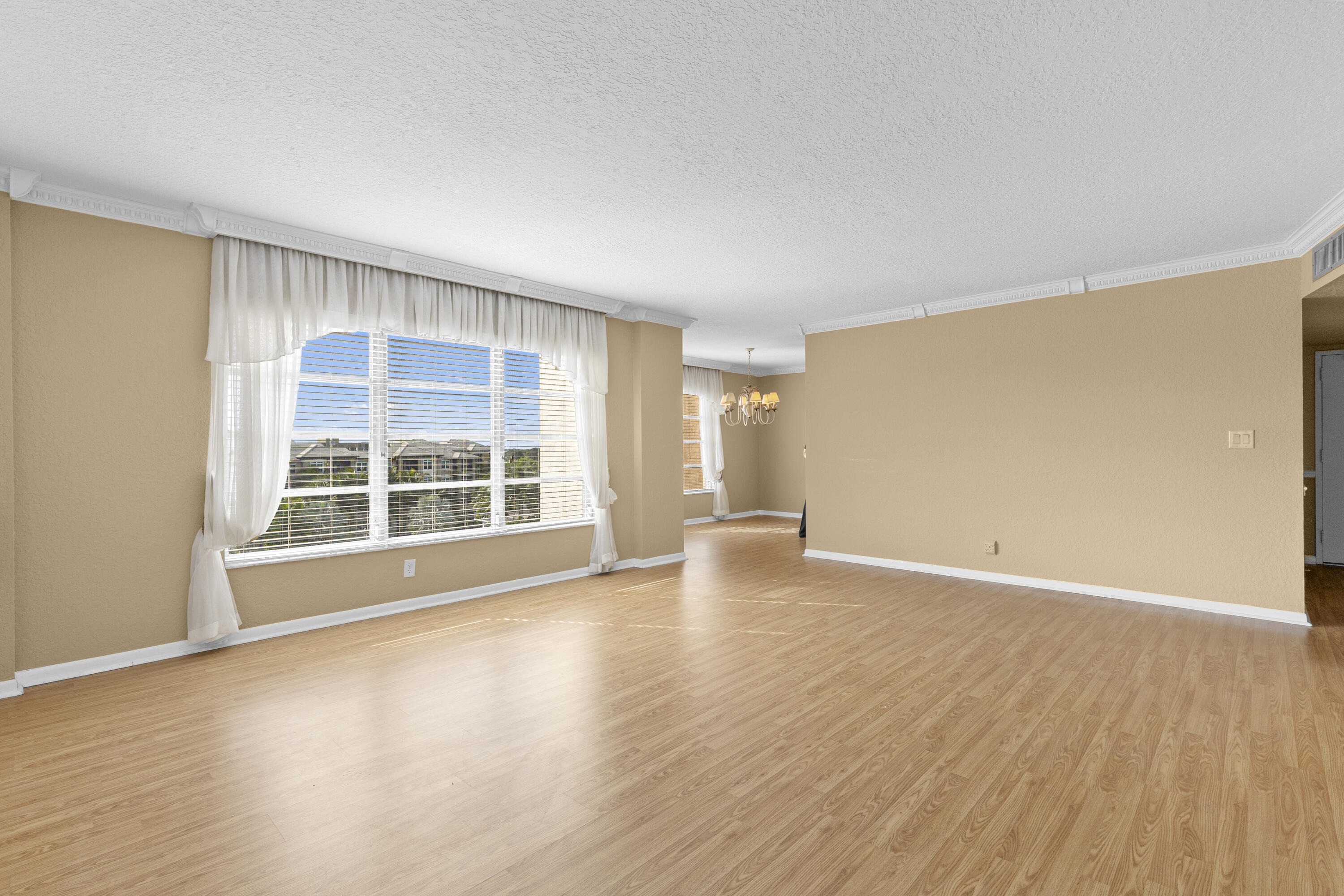 COUNTRY CLUB TOWER OF CORAL - Residential