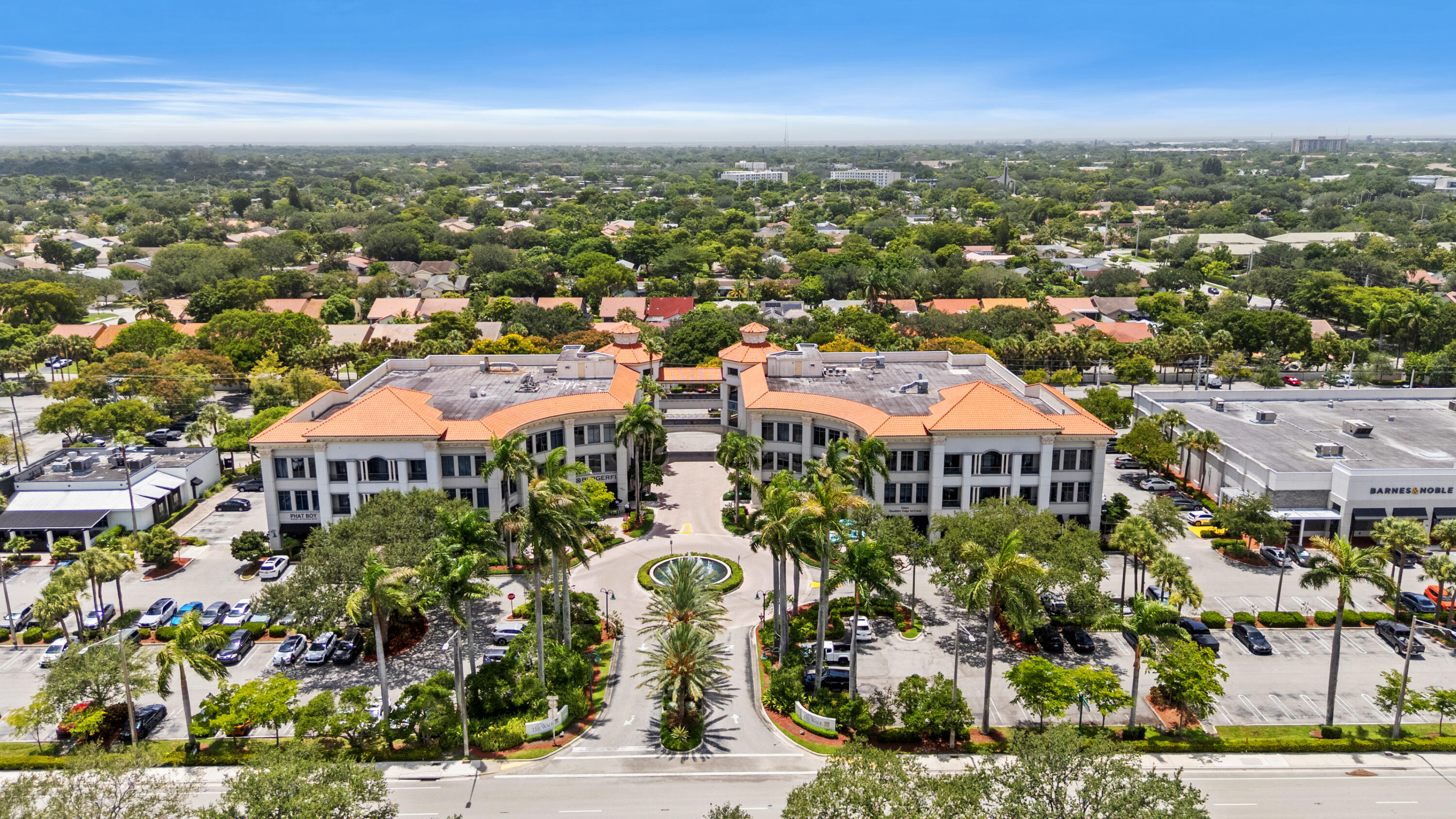 COUNTRY CLUB TOWER OF CORAL - Residential