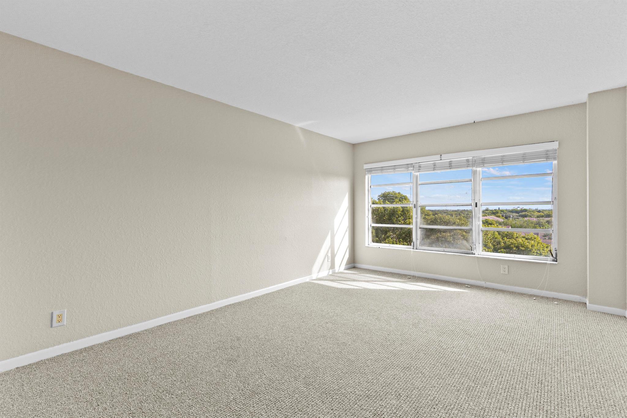 COUNTRY CLUB TOWER OF COR - Residential