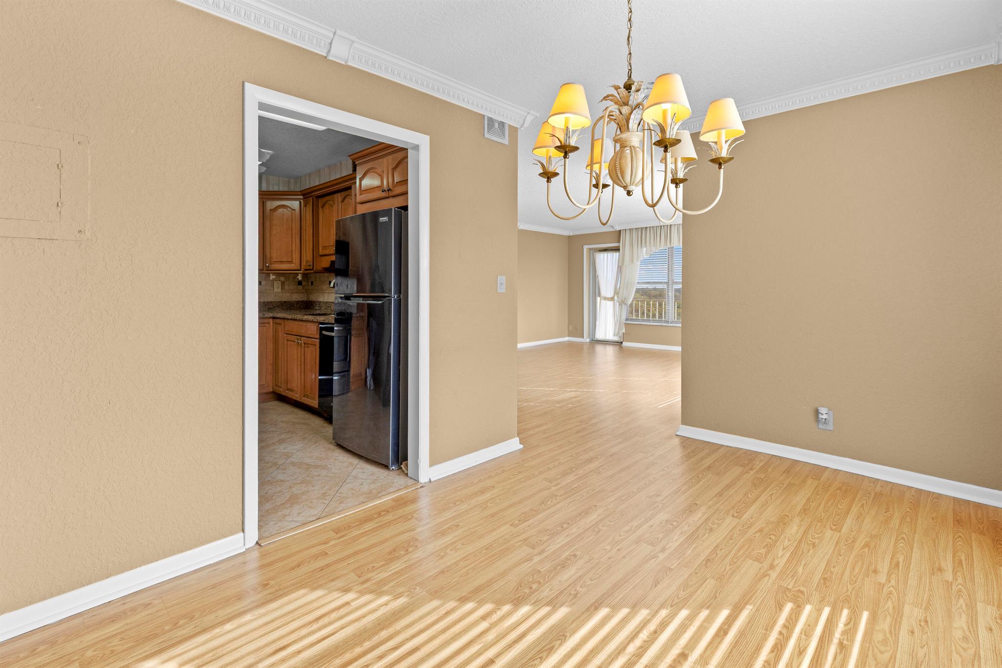 COUNTRY CLUB TOWER OF COR - Residential