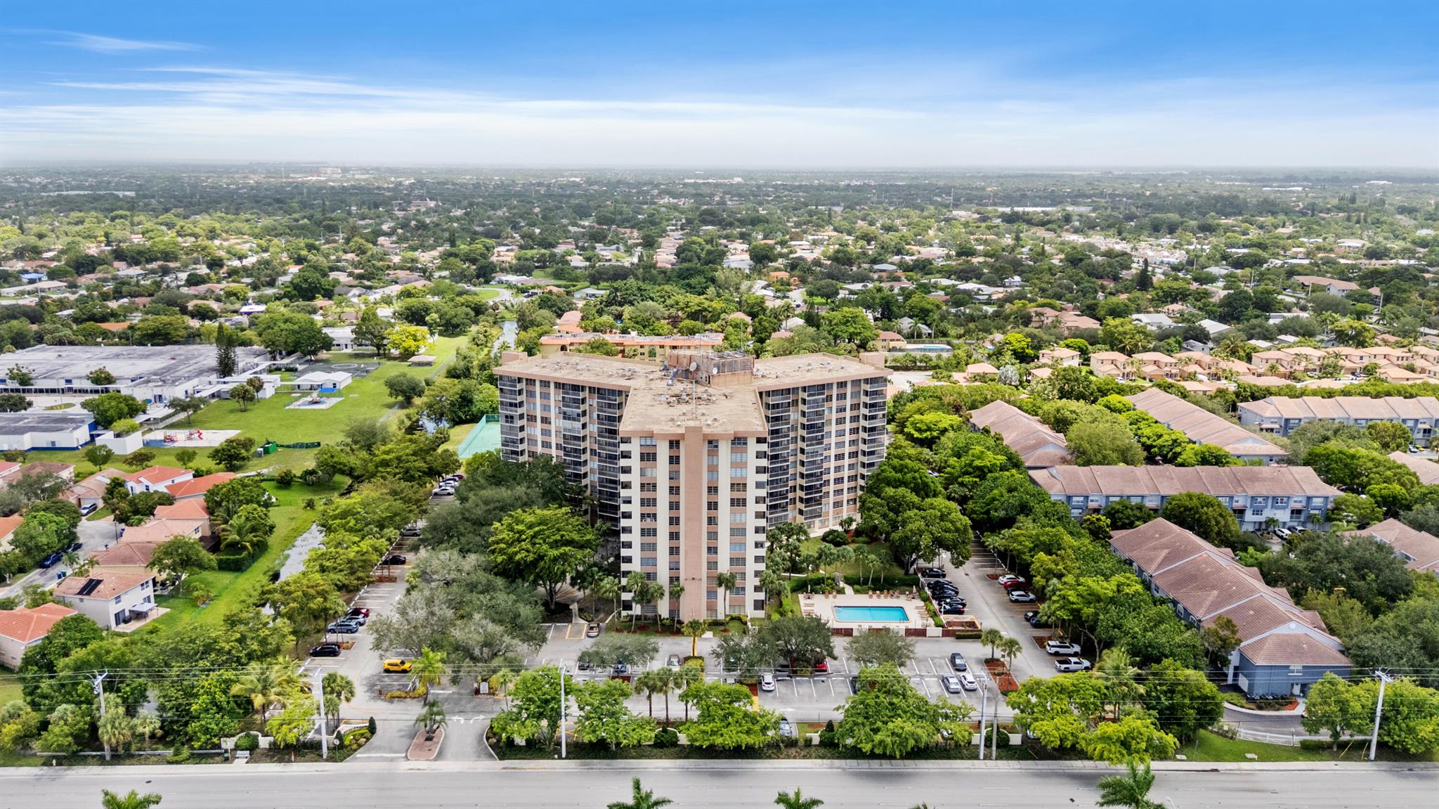 COUNTRY CLUB TOWER OF COR - Residential