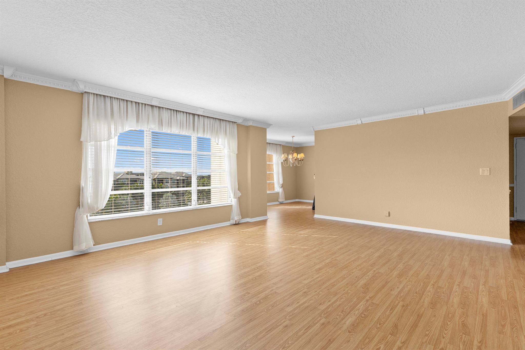 COUNTRY CLUB TOWER OF COR - Residential