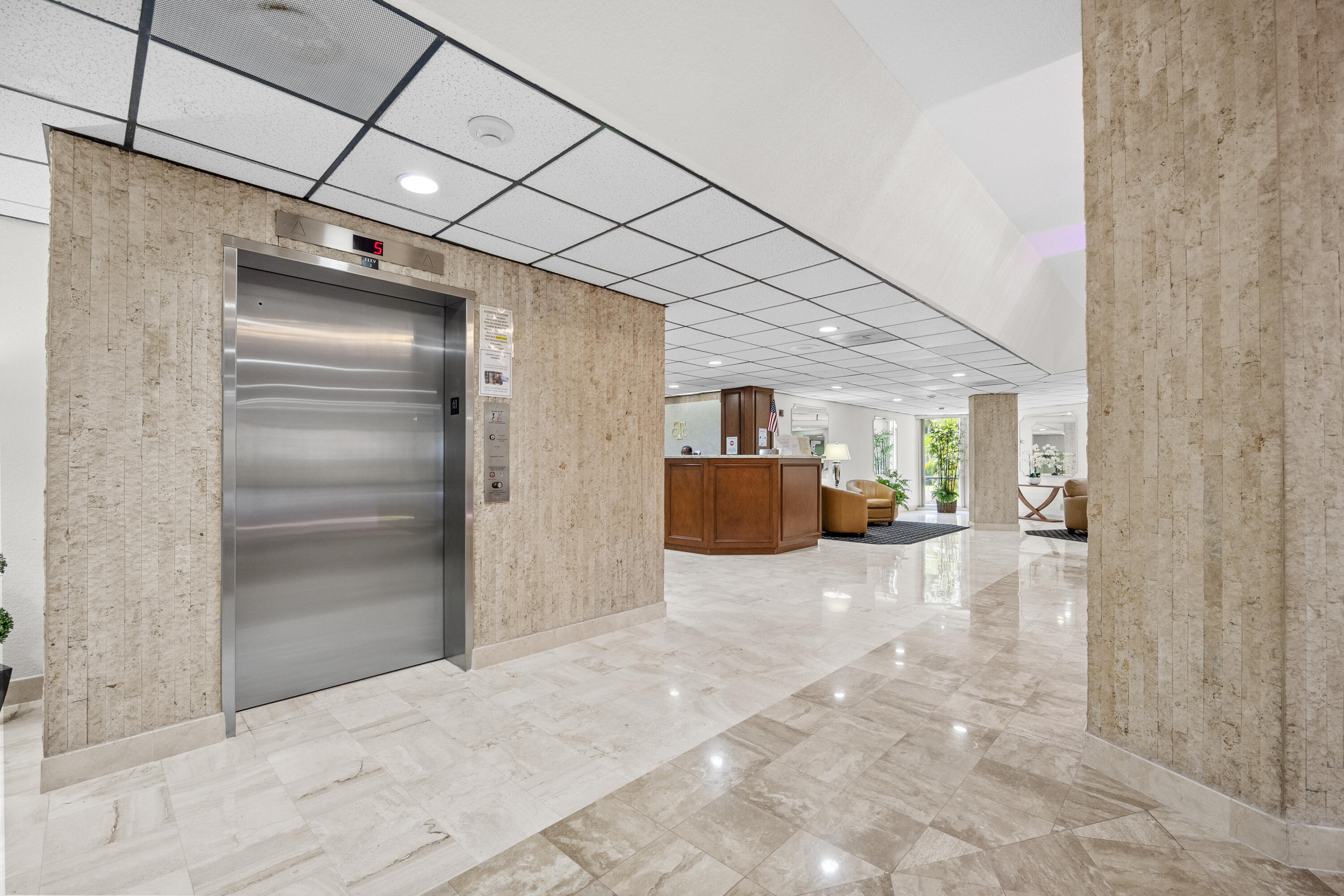 COUNTRY CLUB TOWER OF CORAL - Residential