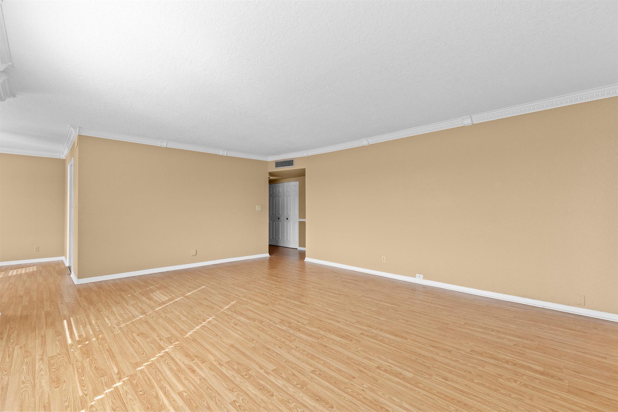 COUNTRY CLUB TOWER OF COR - Residential