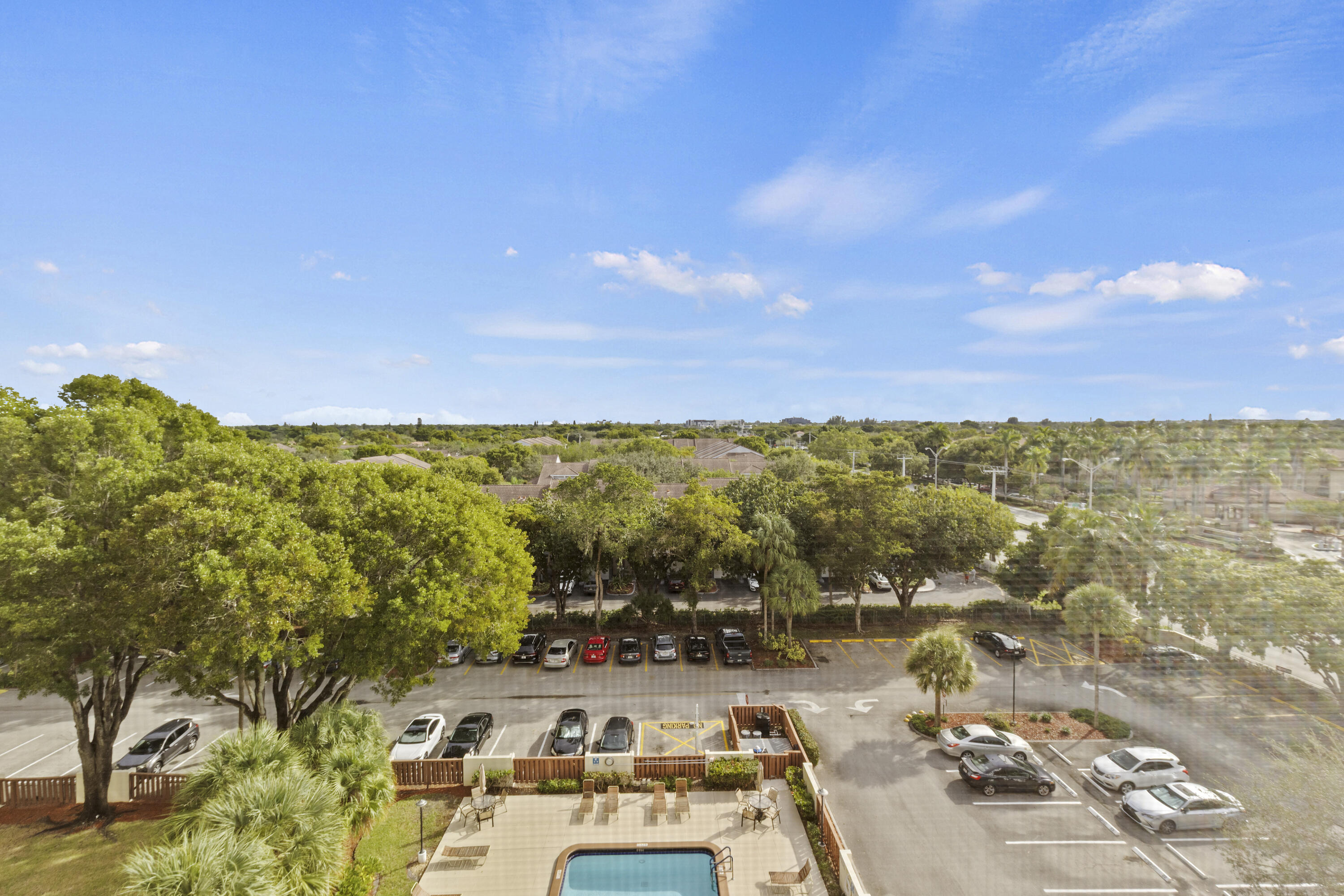 COUNTRY CLUB TOWER OF CORAL - Residential