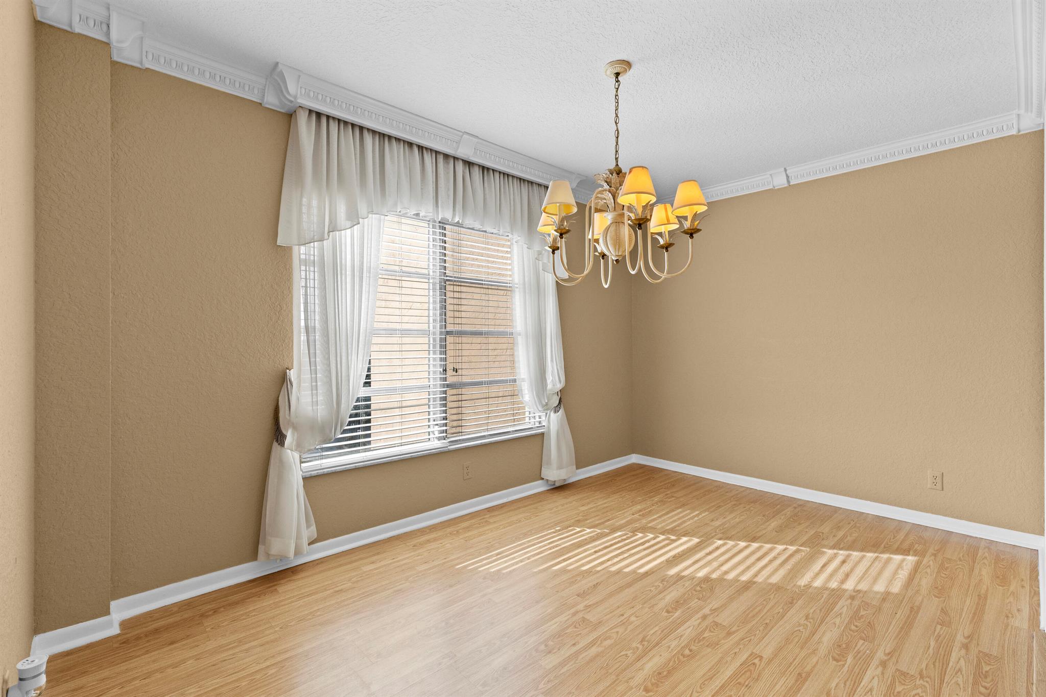 COUNTRY CLUB TOWER OF COR - Residential