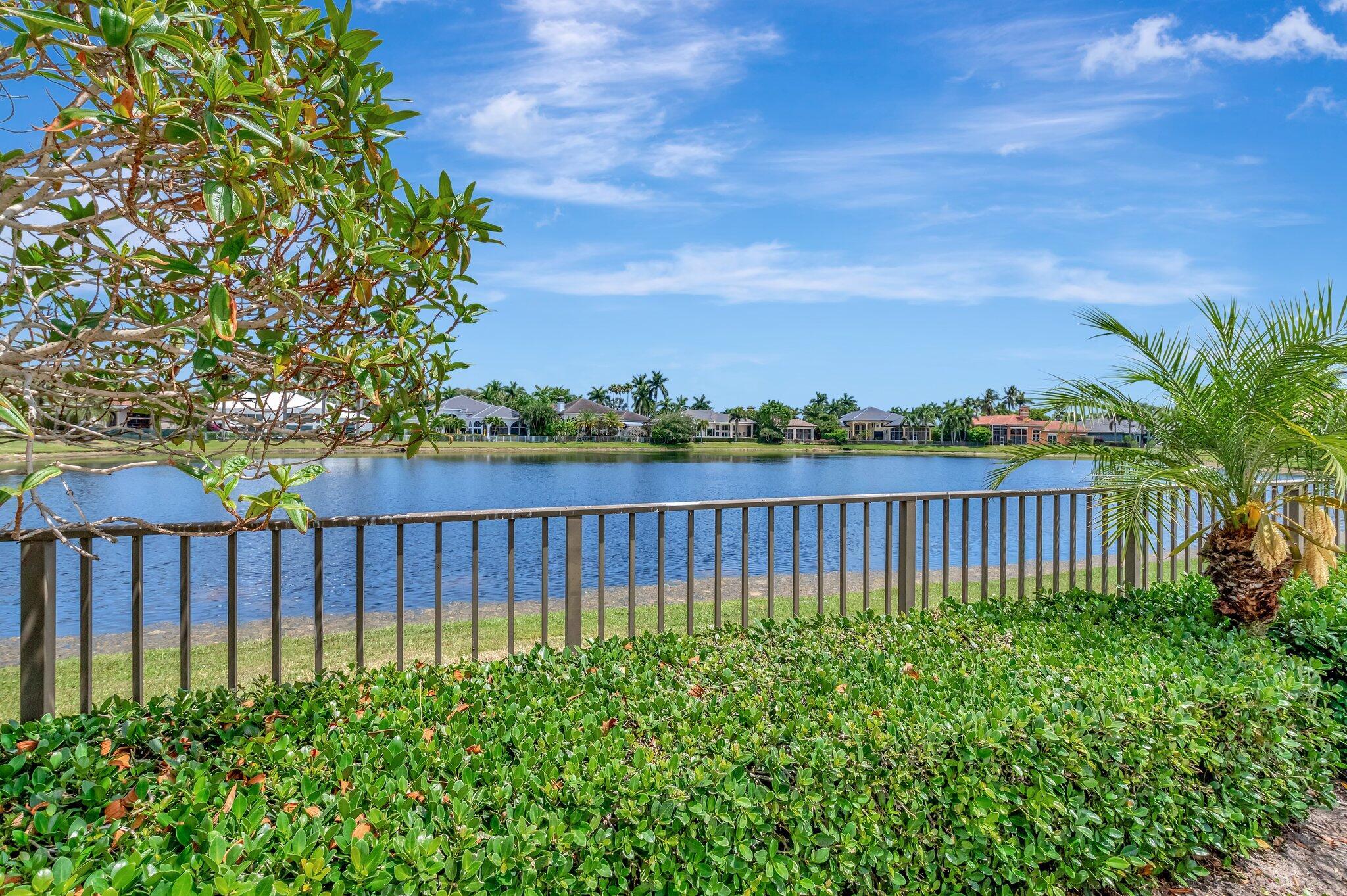 WINDSOR BAY WOODFIELD COU - Residential