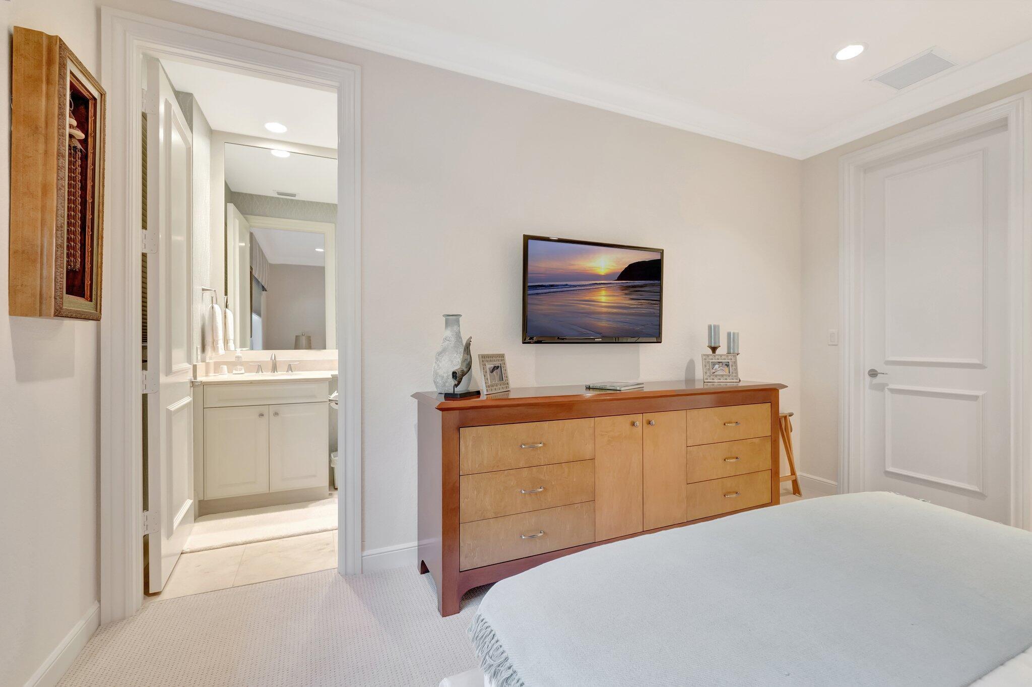 WINDSOR BAY WOODFIELD COU - Residential