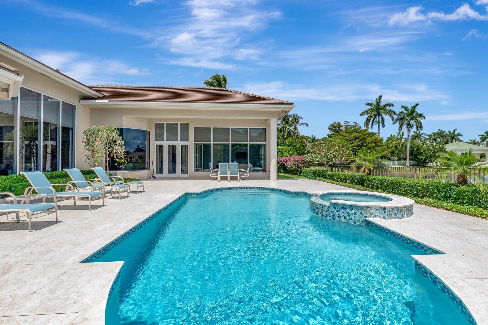 WINDSOR BAY WOODFIELD COU - Residential