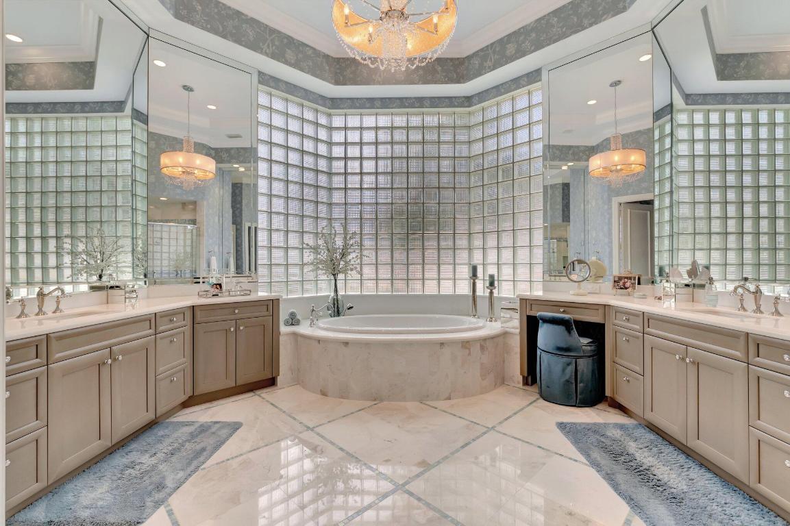 WINDSOR BAY WOODFIELD COUNTRY CLUB - Residential