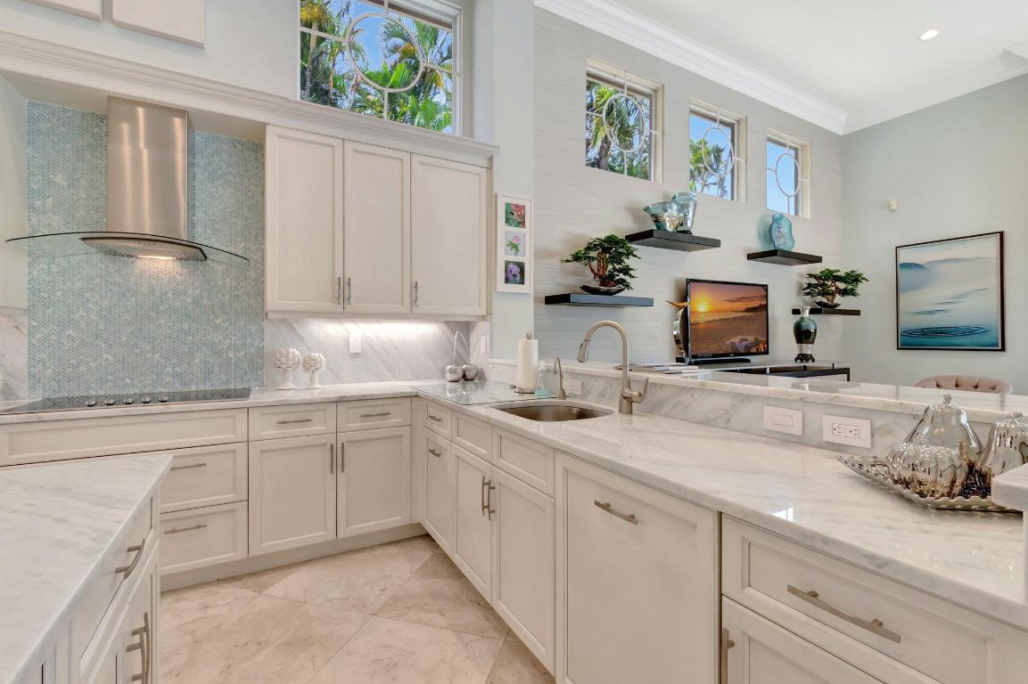 WINDSOR BAY WOODFIELD COUNTRY CLUB - Residential