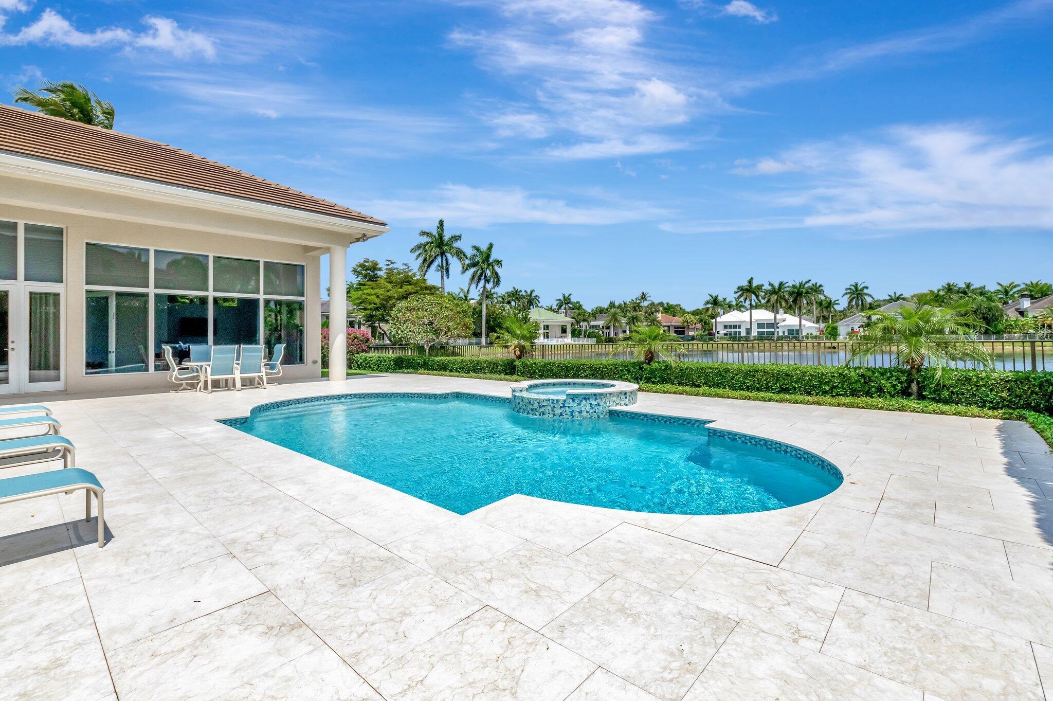 WINDSOR BAY WOODFIELD COU - Residential