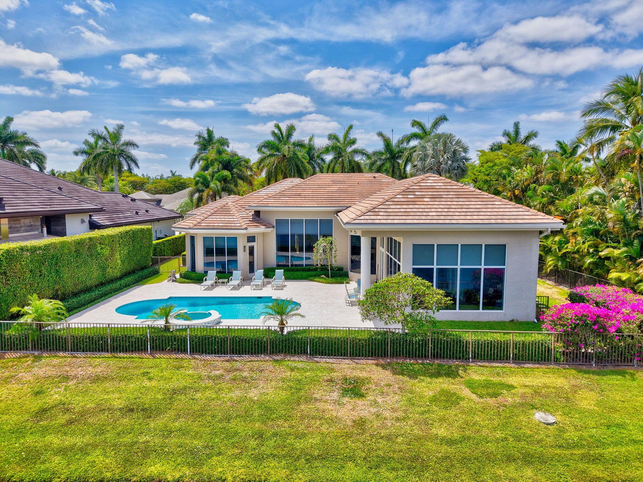 WINDSOR BAY WOODFIELD COU - Residential