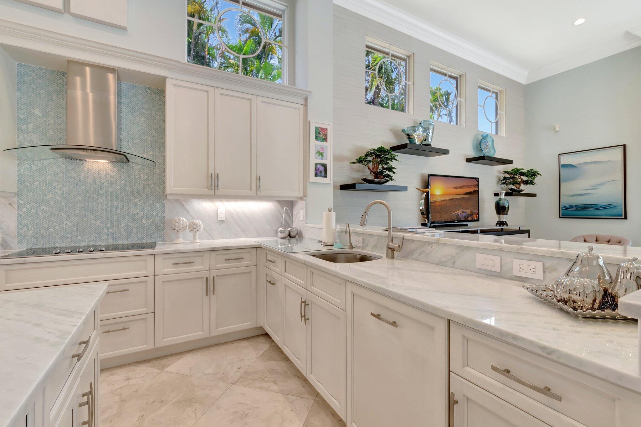 WINDSOR BAY WOODFIELD COU - Residential