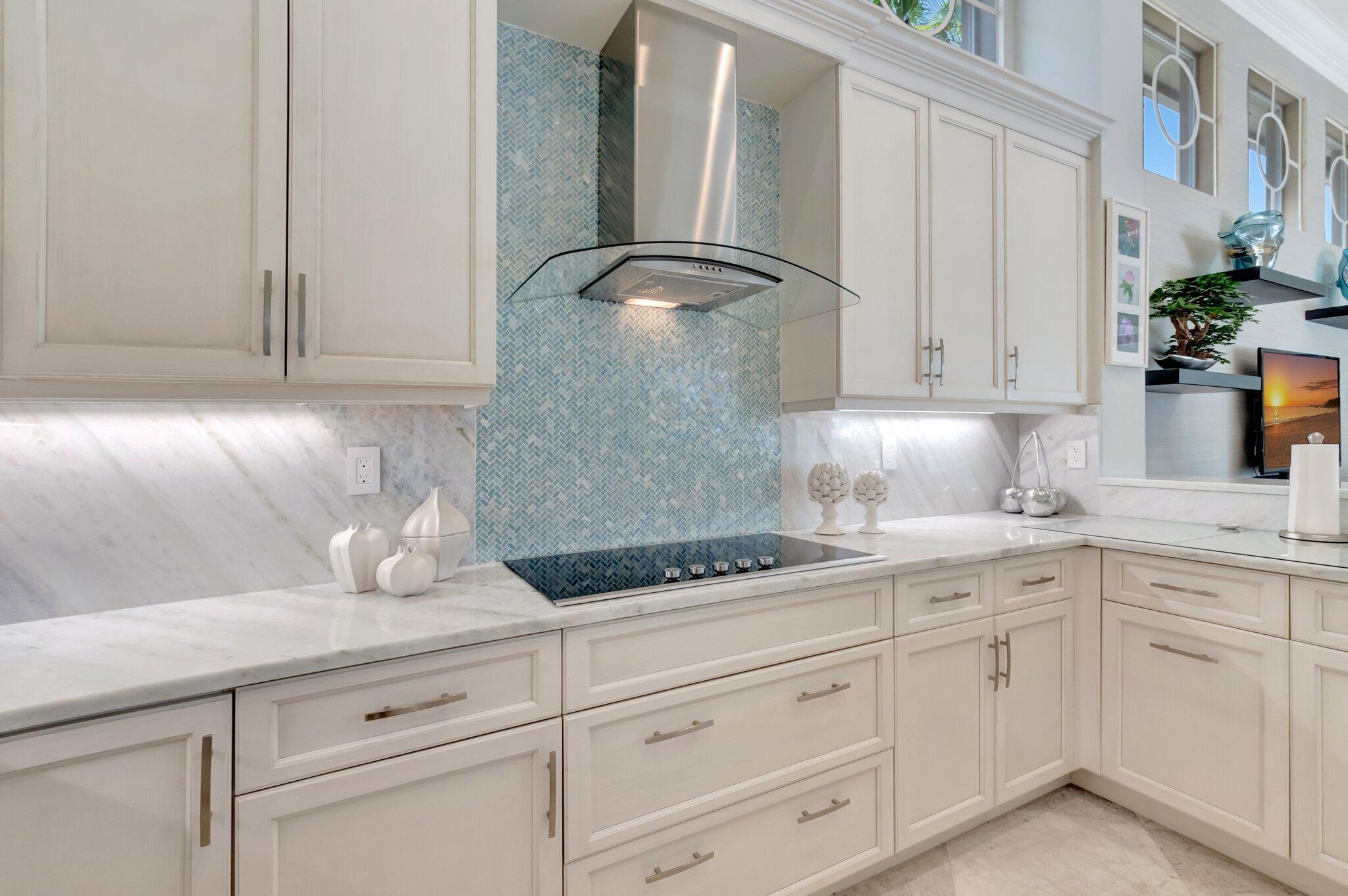 WINDSOR BAY WOODFIELD COU - Residential