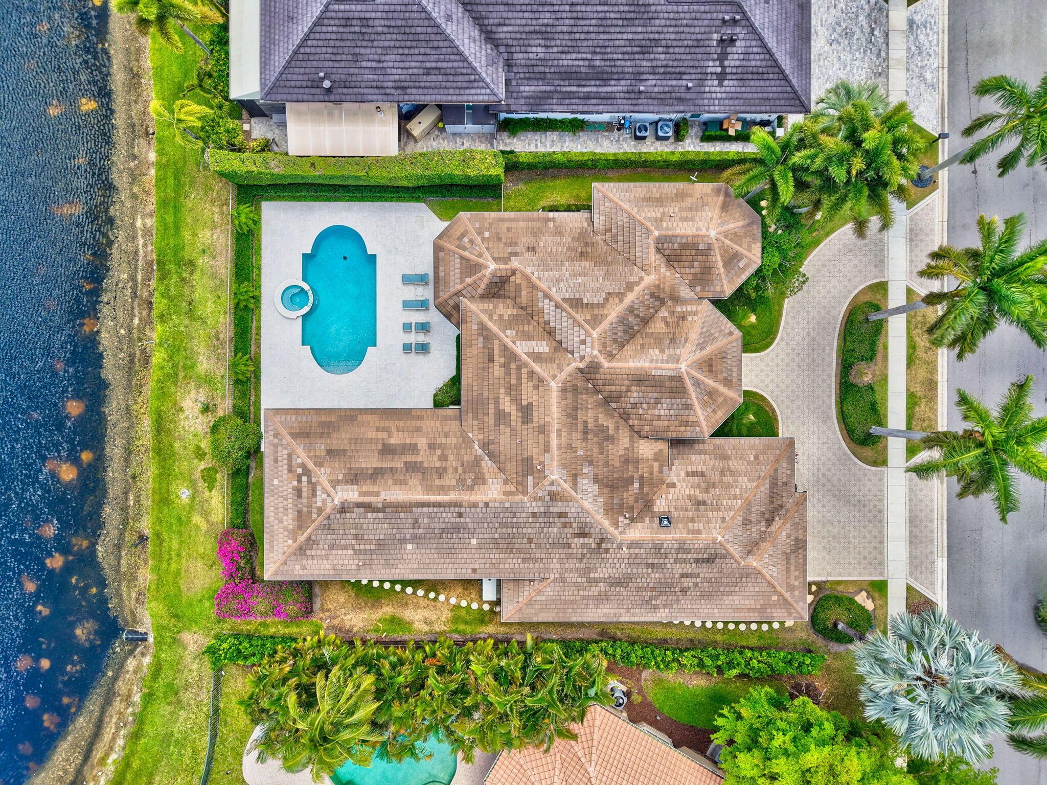 WINDSOR BAY WOODFIELD COU - Residential