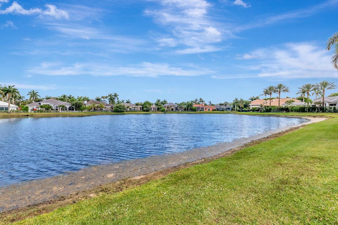 WINDSOR BAY WOODFIELD COUNTRY CLUB - Residential