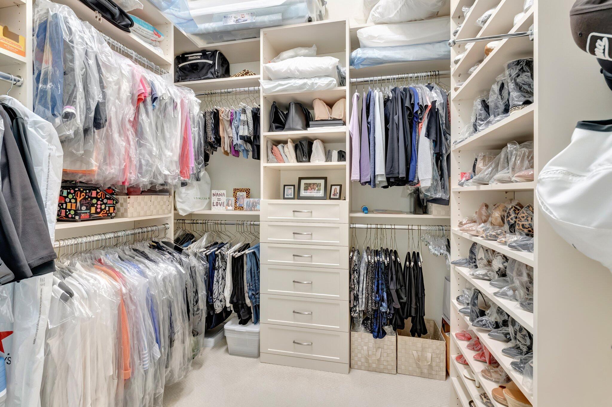 WINDSOR BAY WOODFIELD COU - Residential