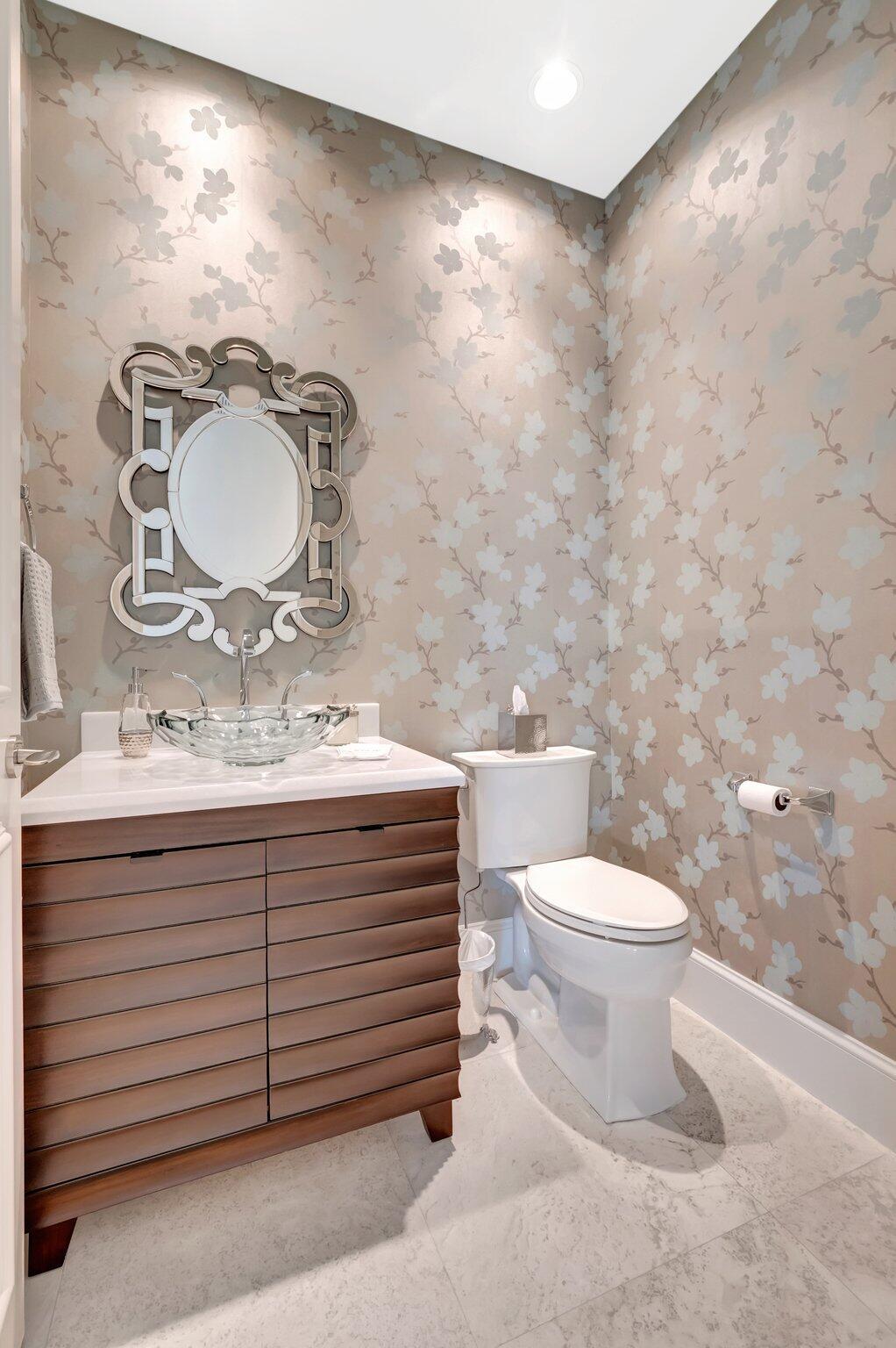 WINDSOR BAY WOODFIELD COU - Residential