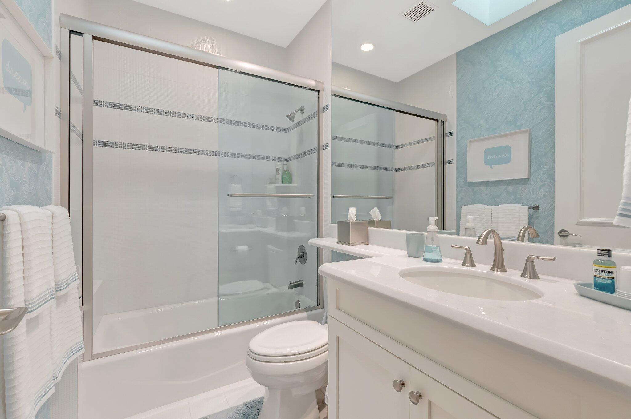 WINDSOR BAY WOODFIELD COU - Residential