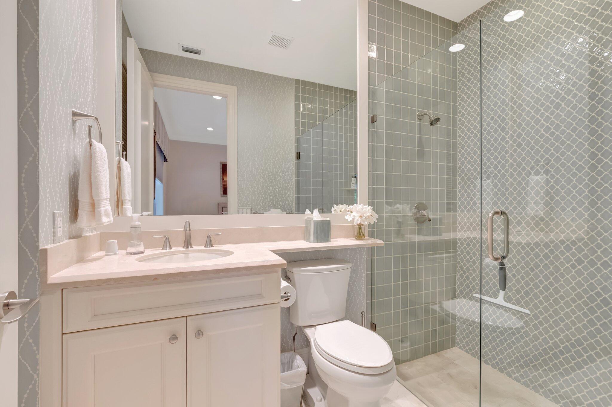 WINDSOR BAY WOODFIELD COU - Residential