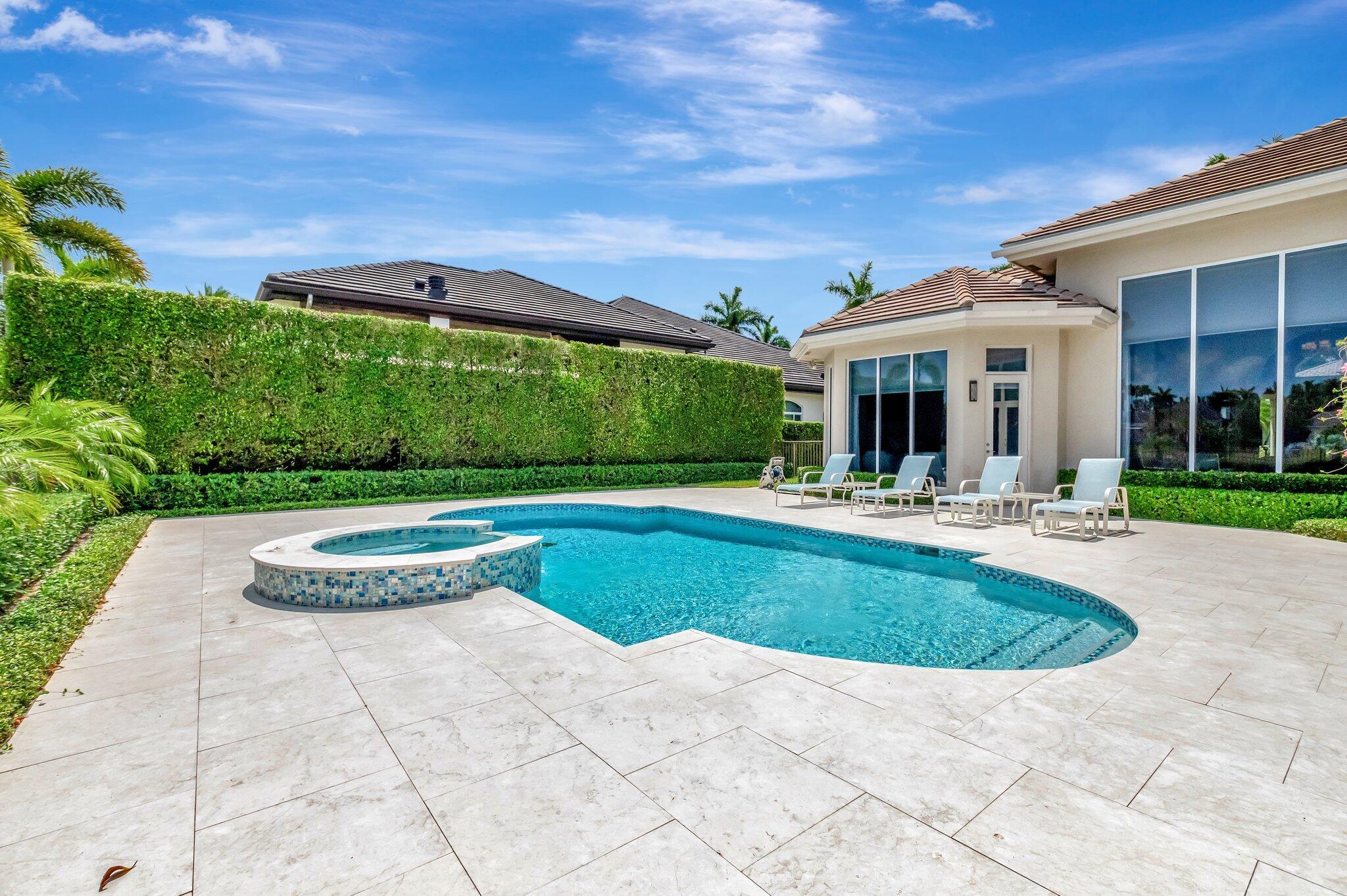 WINDSOR BAY WOODFIELD COU - Residential